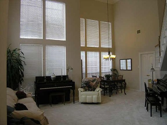 3rd image of 232 Hollywood Dr