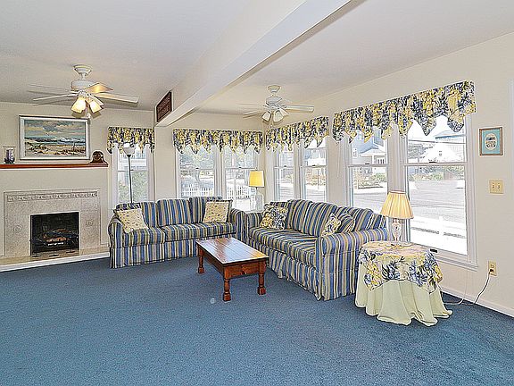 5th image of 9711 Beach Avenue