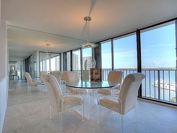 4th image of 122 Lakeshore Dr #8320