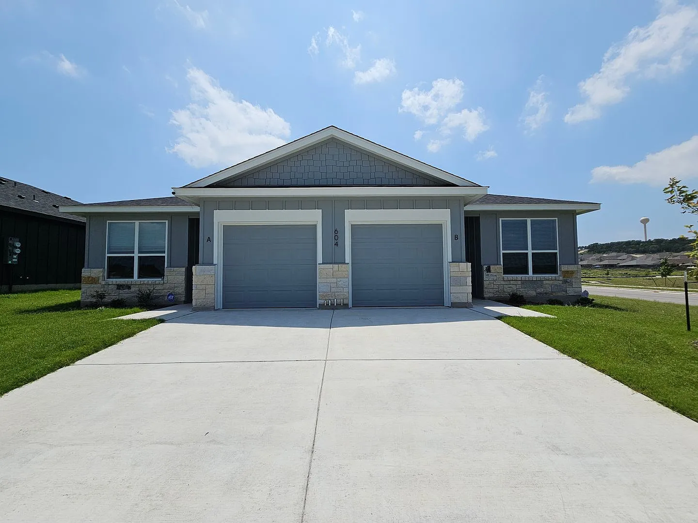 604 Pacific Crest Trl (A/B) — Photo 2
