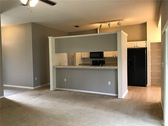 3rd image of 12058 Blackheath Cir #6