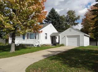 902 N Lakeview St, Ludington, MI 49431