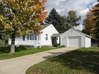 902 N Lakeview St, Ludington, MI, 49431