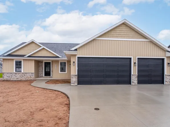 W5845 Roundstone Pl, Menasha, WI 54952