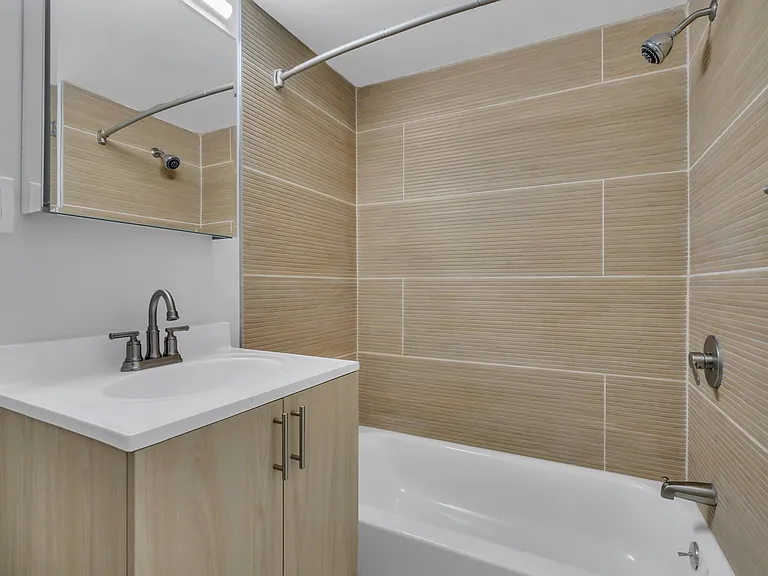 Lancaster Court Apartments — Photo 29