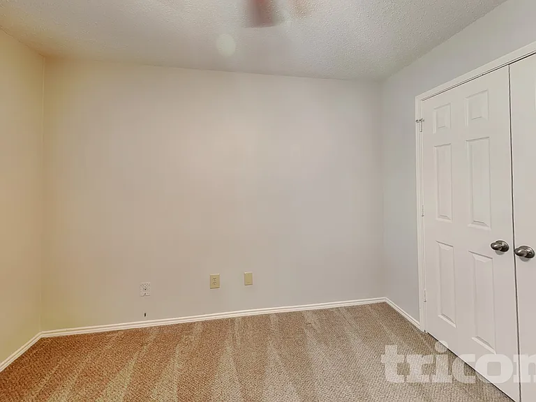 2851 Linden Ln — Photo 13