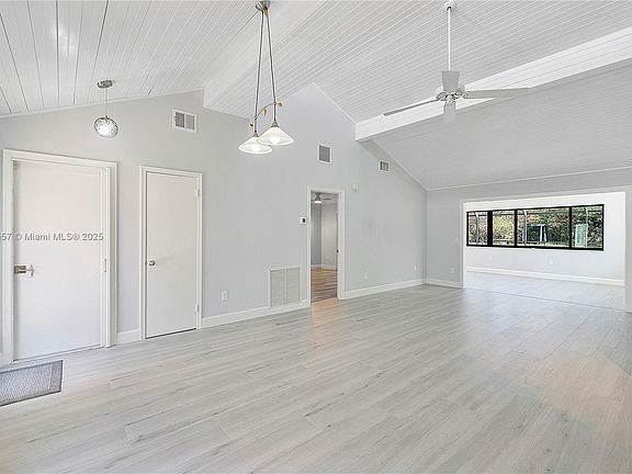 5th image of 9323 Longmeadow Cir