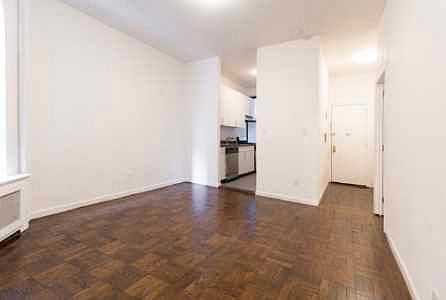 3rd image of 107 E 88th St APT 1D