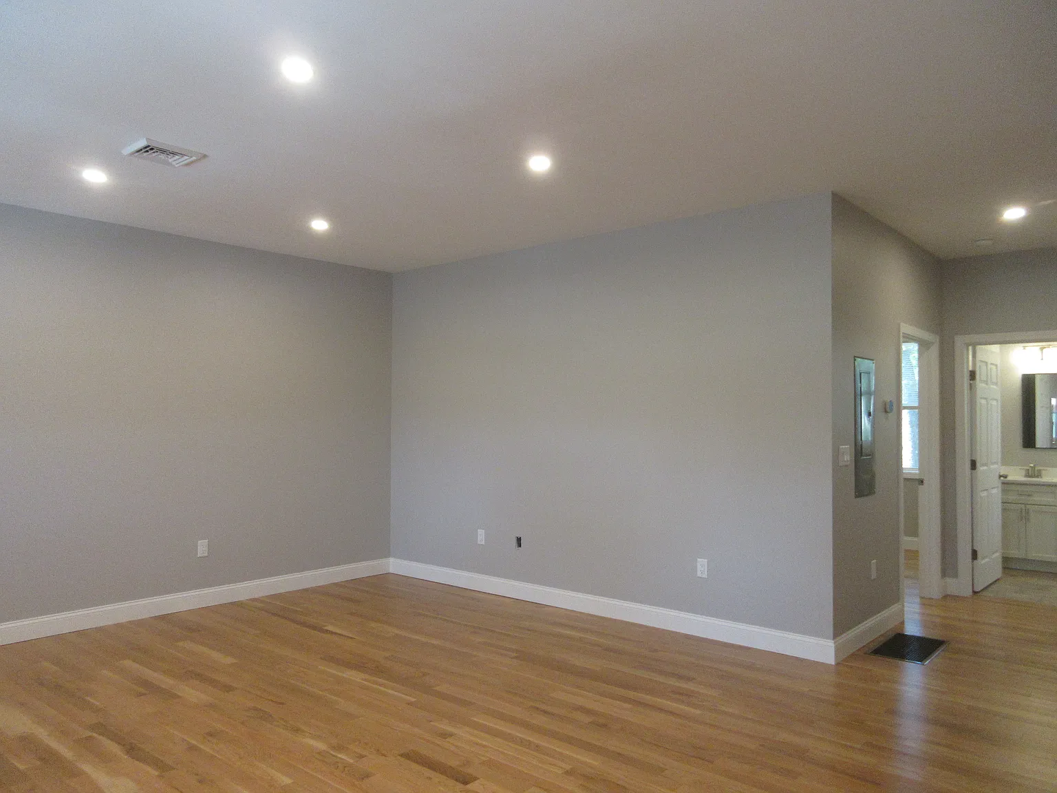 1 bed, 700 sqft, $2,000 — Photo 4