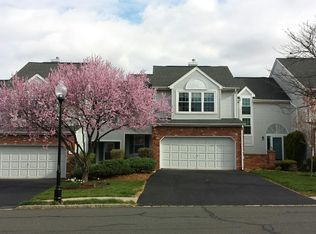 1304 Pinhorn Dr, Bridgewater, NJ 08807