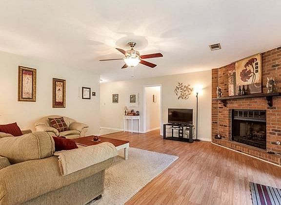 4th image of 304 Cedarwood St