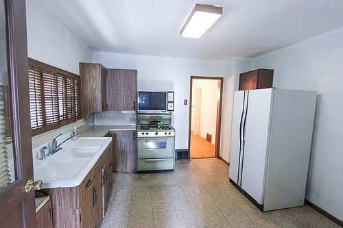 5th image of 538 Bronson Ave