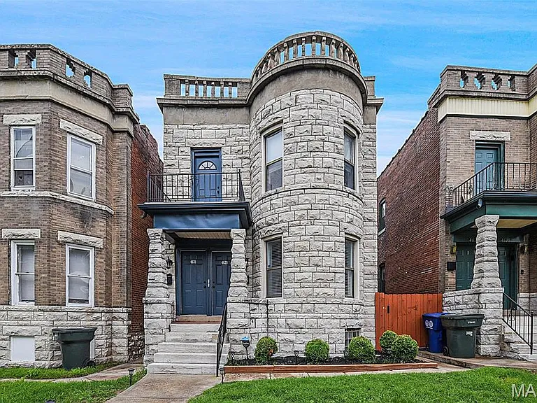 4631 Washington Ave — Photo 1