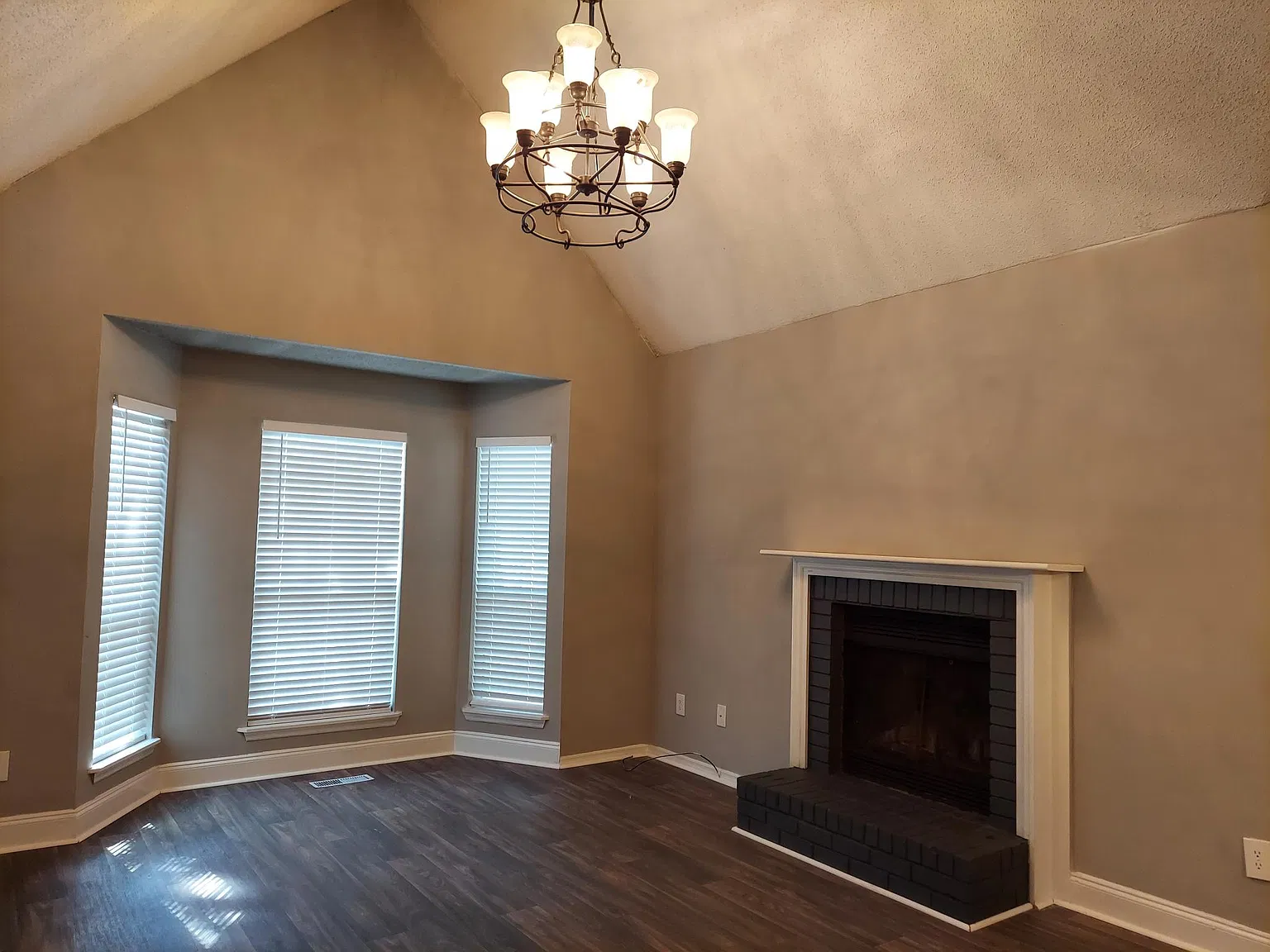 4 bed, 2.5 bath, 1736 sqft, $2,100 — Photo 4