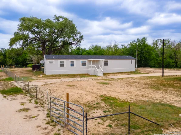 8054 CR 429, Dhanis, TX 78850