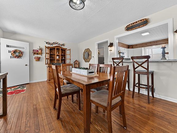 4th image of 501 S Dixon Rd