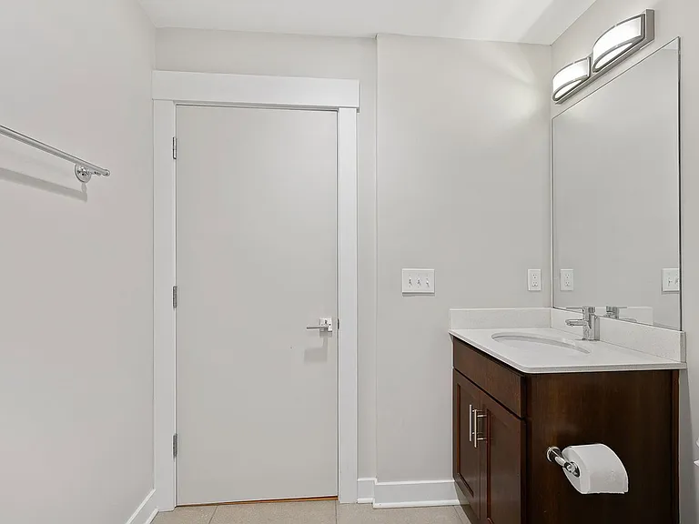 412 E 13th St #3 — Photo 8
