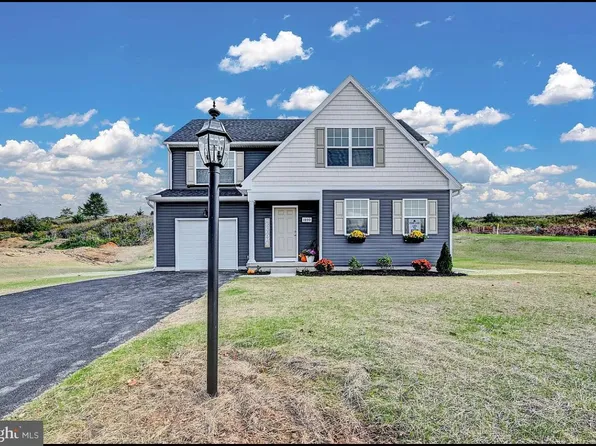 1090 Alder Ct, York, PA 17408