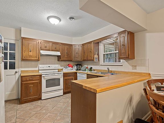 4th image of 1377 E Jackson Cir