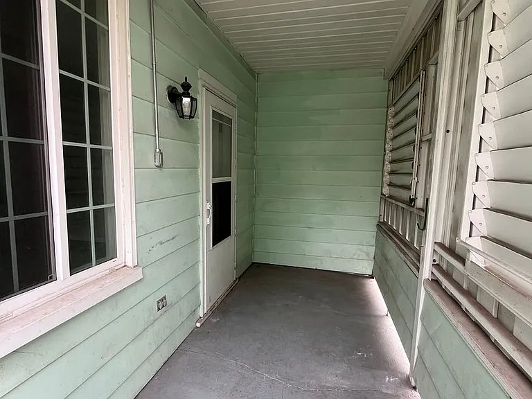 109 Kenova St — Photo 6