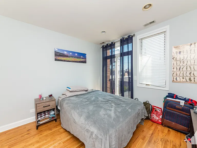 1133 W Addison St #3 — Photo 7