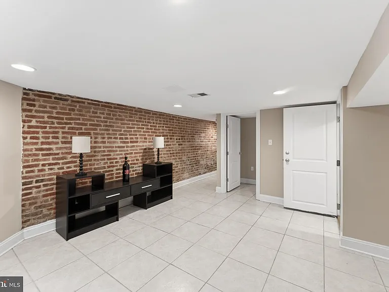 11 R St NW — Photo 34