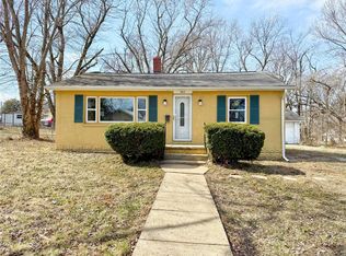 903 N 5th St, Elsberry, MO 63343