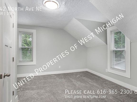 5th image of 742 N Ave NE