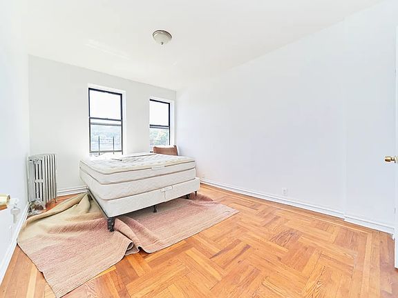 3rd image of 13 Cumming St APT 2A