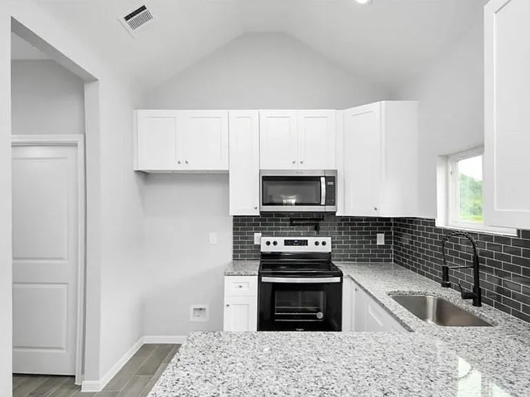 1833 Road 5740 — Photo 3