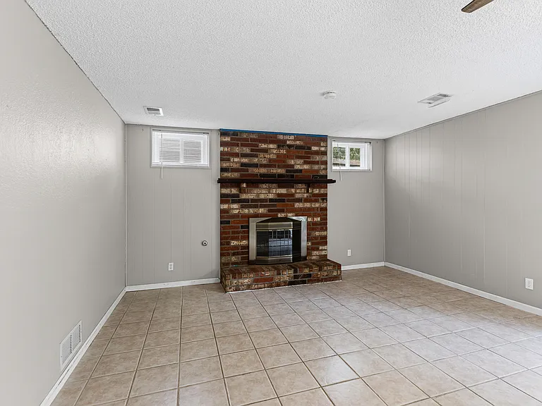 12813 S Sycamore St — Photo 19