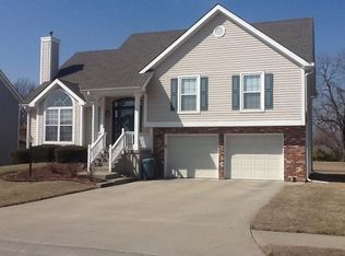2511 Meadow Ridge Dr, Saint Joseph, MO 64504