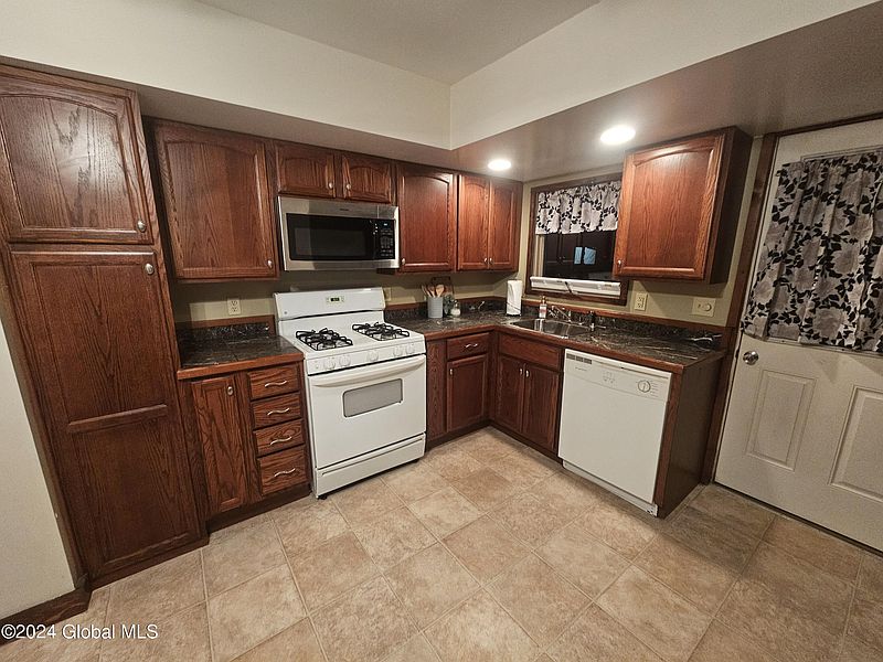 2nd image of 104 S Perry Street