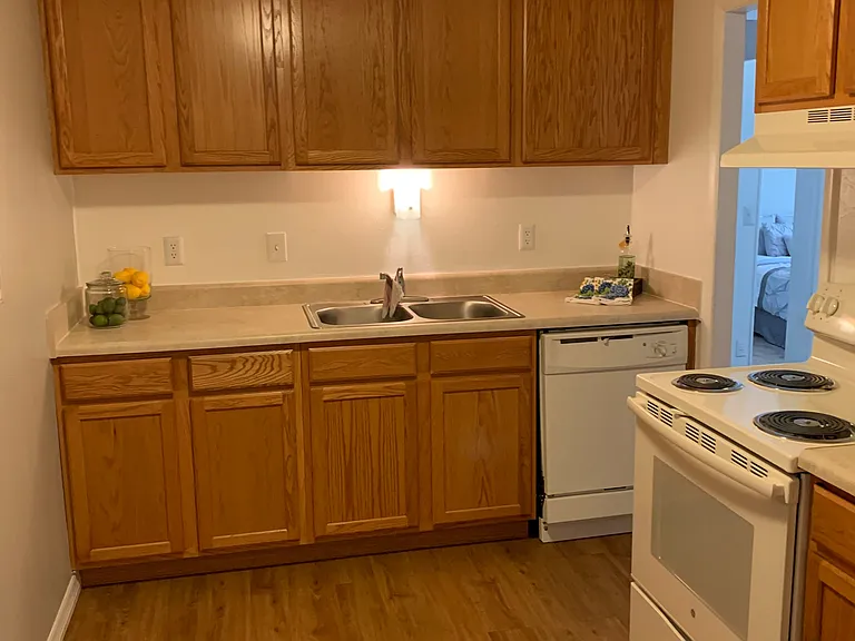 Spring Tree Village Apartments — Photo 20