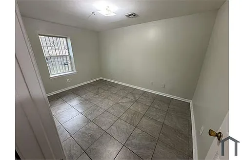 82 Hawthorne Ave Photo 1