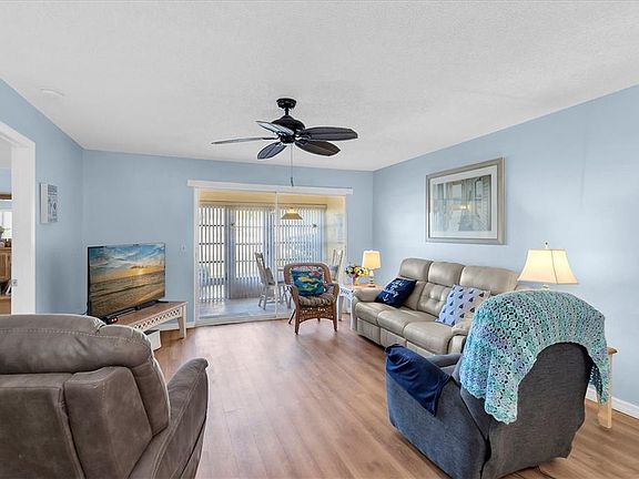 4th image of 1701 Pinehurst Rd APT 6A