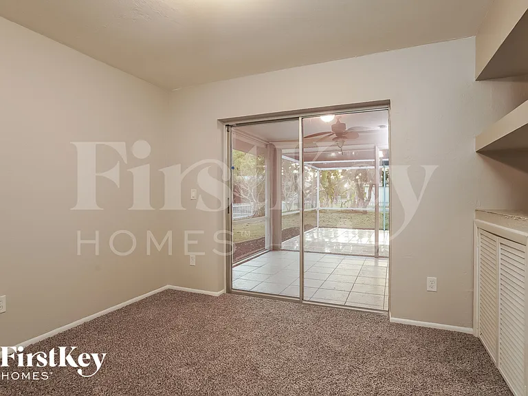 1931 SE 10th Pl — Photo 6