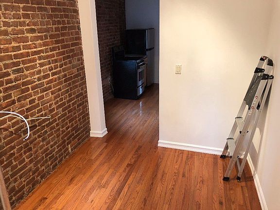 3rd image of 415 W 44th St APT 19