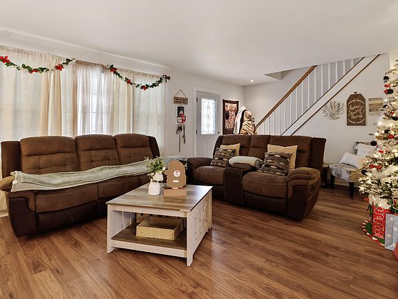 5th image of 392 Stonehill Dr