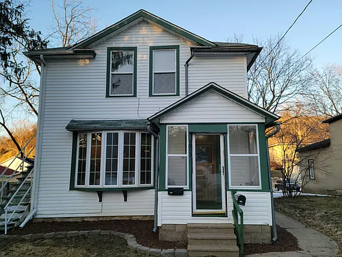 1033 1/2 S Park St Photo 1