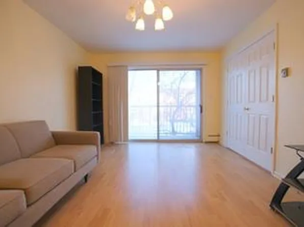 2 Villa Verde Dr, Buffalo Grove, IL