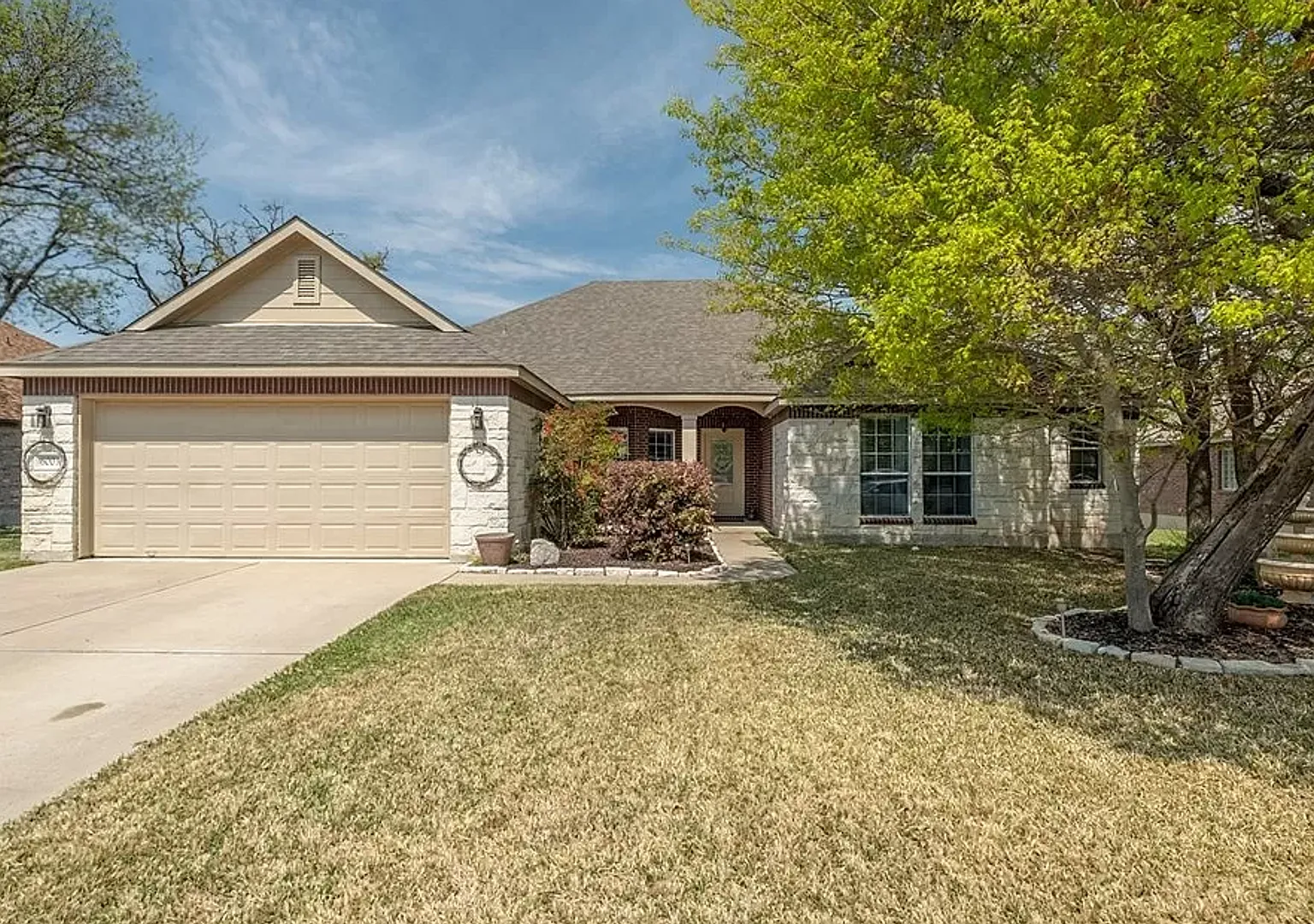 Available Now & Ready For Move In - Including A Hot Tub! — Photo 1