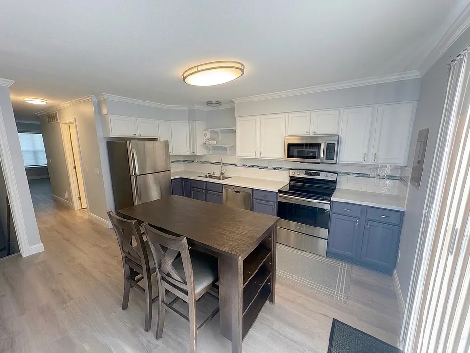 2076 Oakcrest Cir