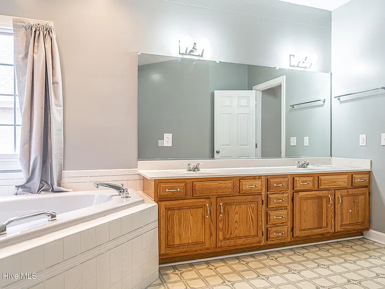 12 Wildwood Ln — Photo 37