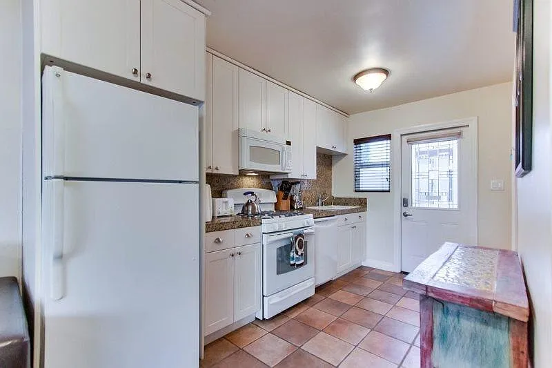 Studio, $2,275 — Photo 4