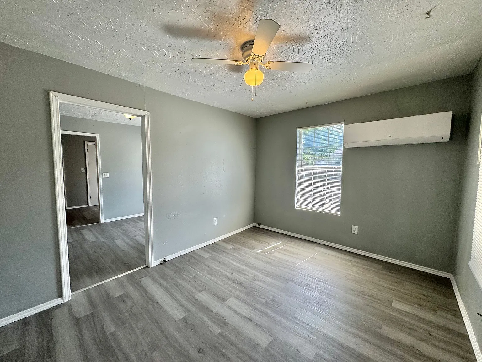 Cozy 1 Bed/1 Bath Single Family Duplex in Oklahoma City — Photo 4