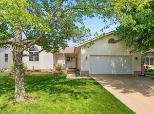 808 Cypress Dr, Colona, IL 61241