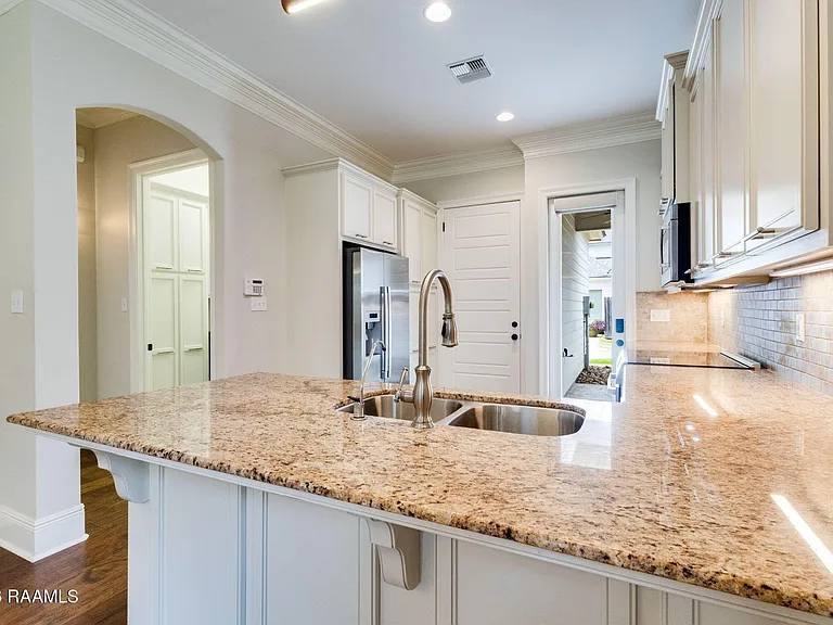 405 S Montauban Dr — Photo 17