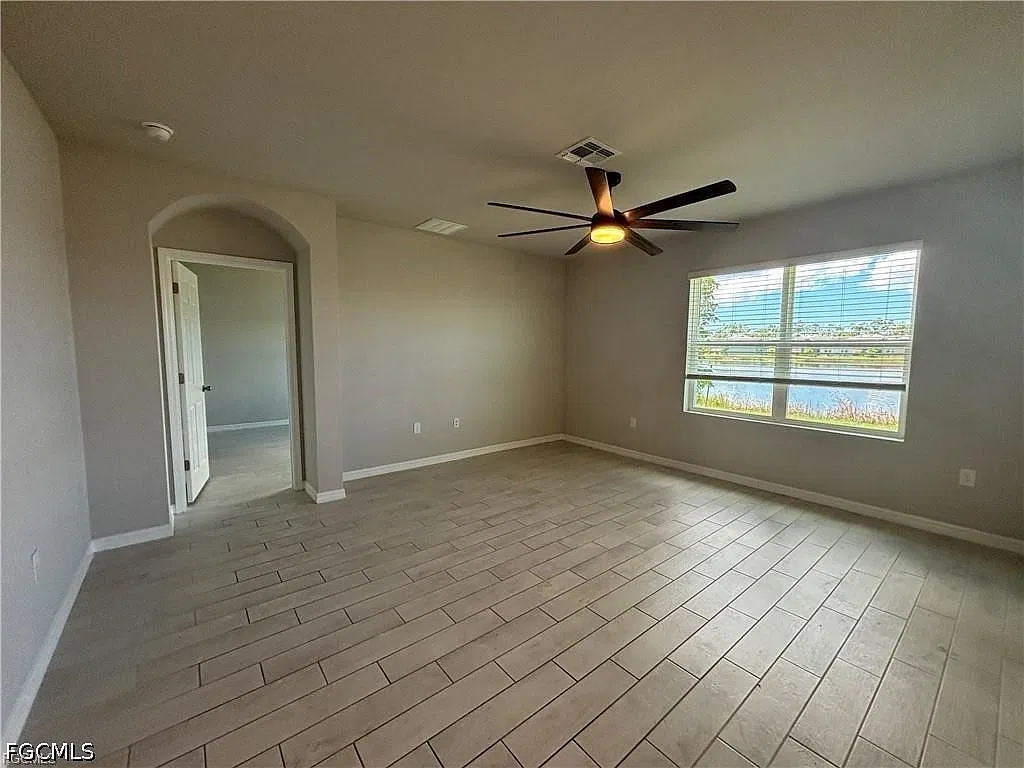 4 bed, 2.0 bath, 1848 sqft, $2,200 — Photo 2