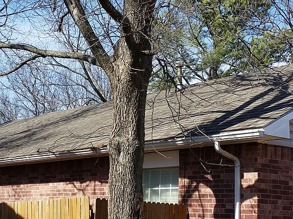 3rd image of 808 N Tucker Ave